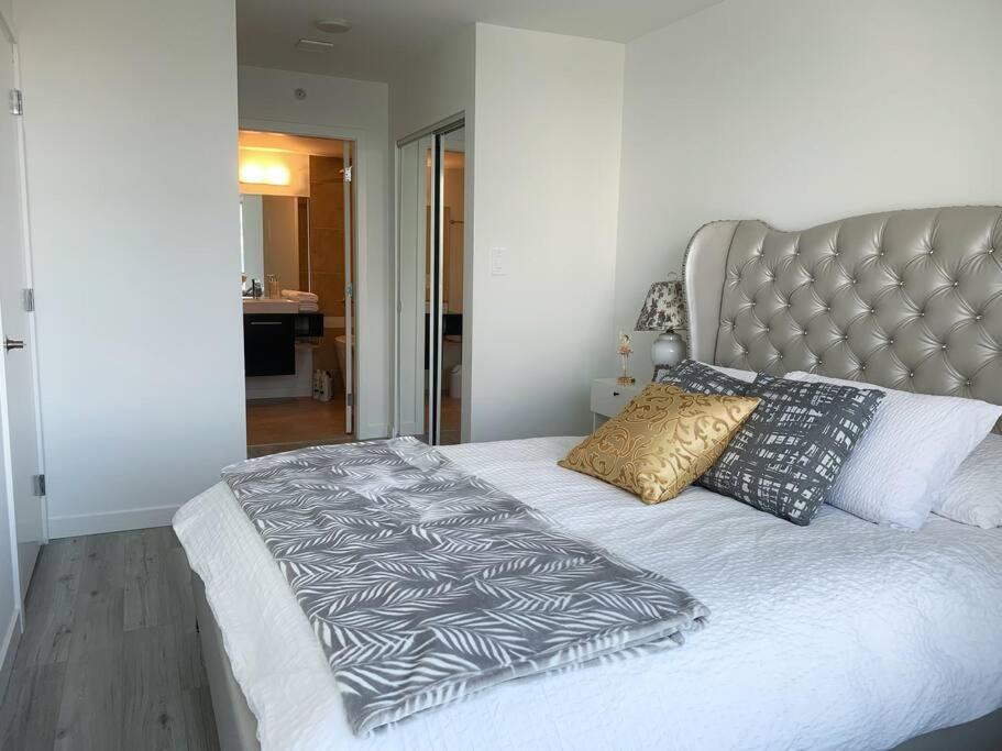 Апартаменты Downtown 3Br/2Ba+Views+Skytrain+Free Parking Ванкувер Экстерьер фото